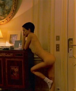 Natalie Portman - Hotel Chevalier - 2_1.jpg