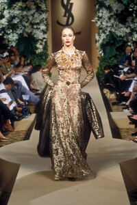 1230642281_YvesSaintLaurent2000HauteCouture117.thumb.jpg.4e97e093e2f72d9175668b5e2ec6f8e5.jpg