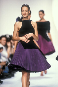 1233189083_ChristianDior1990WomenRTW89.thumb.jpg.93759cf3a76422523954c558accfe8b0.jpg