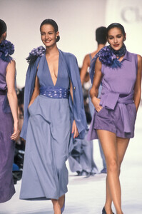 1273465676_ChristianDior1990WomenRTW38.thumb.jpg.f0fb35a1d53a4e8ef2a84de91ee1cb6c.jpg