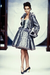 1288377102_ChristianDior1992HauteCouture76.thumb.jpg.56ae196653f12e9ff544451f3755abde.jpg