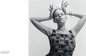 pop 49 anna ewers00007.jpg