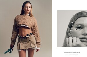 pop 49 anna ewers00008.jpg