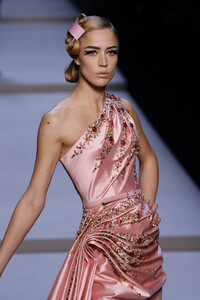 1325627379_ChristianDior2007WomenRTW182.thumb.jpg.0e2595e37484ca295534a15974e6d2b3.jpg