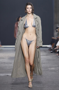 1336079792_VivienneRohnerforMissoniSpring2022RTWMFW03.thumb.jpg.e4ab24adcc11d4999f34eae8928b1ef8.jpg