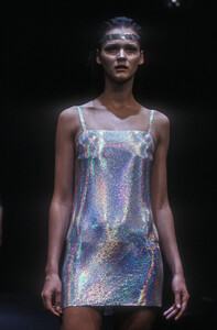 1343998898_PacoRabanne1998WomenRTW2.thumb.jpg.6b920efa1faee14ce568d7a713b6c1ef.jpg