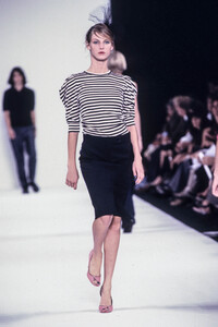 1346981599_MarcJacobsSpring20011.thumb.jpg.fcc55fd3ae8d6b6e908531fcda91feea.jpg