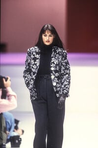 1349561138_LauraBiagiotti1992WomenRTW129.thumb.jpg.8209b693a39bd76549a1fca4ab7bcc28.jpg