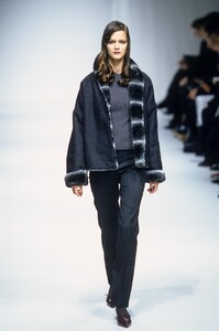 136108127_LesCopains1998WomenRTW29.thumb.jpg.3c08a3ab05d427931f280c0dd7c7d12d.jpg