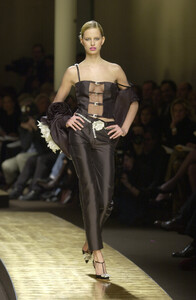 1364852883_Valentino2001HauteCouture42.thumb.jpg.701ae3890b44d85810e20afa0fd782a3.jpg