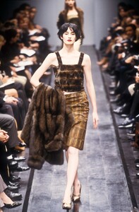 1377319208_Fendi1998WomenRTW89.thumb.jpg.b423c7a293040e8279bca7e24be6c4fd.jpg