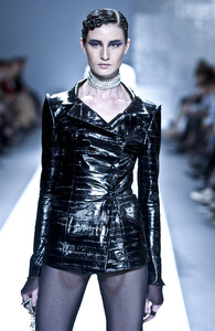 1380170774_KarlLagerfeld2002WomenRTW12.thumb.jpg.107c624c028cff461270482447ebb780.jpg