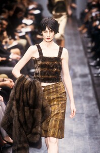 1403882311_Fendi1998WomenRTW90.thumb.jpg.fba54590631828d4ddc83d05d840c20f.jpg