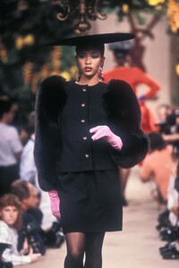 1404272949_YvesSaintLaurent1987HauteCouture94.thumb.jpg.d4ec374ba71d4f9f49fbe9120933cb0b.jpg