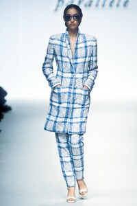 1405525384_EmanuelUngaro1997WomenRTW77.thumb.jpg.9cdfaeb50b36f9808466dae40dc91940.jpg