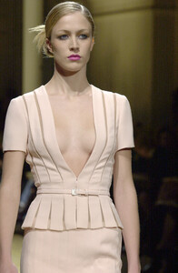 1434227268_Valentino2001HauteCouture85.thumb.jpg.8bb70d041e6130c86efe7054a3486d68.jpg