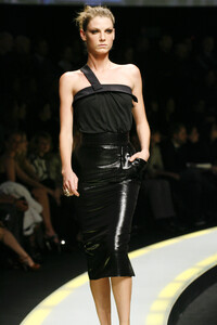 1440392826_Versace2008WomenRTW109.thumb.jpg.9c318a285ddacc0f8b175b024020d879.jpg