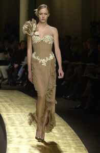 1458521675_Valentino2001HauteCouture128.thumb.jpg.34e65a5800bd6b6241b83aa3b4e11a37.jpg
