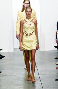 1472650935_HelmutLang2001WomenRTW111.thumb.jpg.6e55c03026f0331ae14ed80d3d8b15a5.jpg