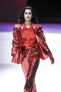 1474737756_LauraBiagiotti1992WomenRTW67.thumb.jpg.0d4a0ad902ae5a8172801923343a4b32.jpg