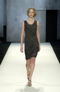 1495663681_DonnaKaran2001WomenRTW38.thumb.jpg.c02845ee87a0e702716ff4eb79219fba.jpg