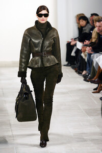 1509841958_RalphLauren2006WomenRTW59.thumb.jpg.b9c0e1055e75a17981f7858dd2e5d17d.jpg