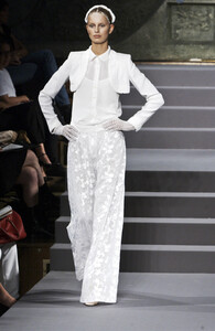 1516638494_ViktorandRolf2002WomenRTW29.thumb.jpg.039b61189cdf147fe7f1e5b3d679d8de.jpg