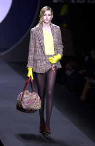 1561799106_Missoni2001WomenRTW67.thumb.jpg.90f0584b7bbea7ab15b199350e1b50c4.jpg