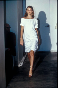 1563060954_HelmutLang2000WomenRTW27.thumb.jpg.317ce1a8d1a45c08489d0e6fe8129f50.jpg