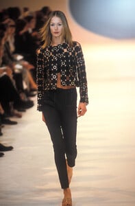 1567955870_PacoRabanne2002WomenRTW28.thumb.jpg.627d97ba32eedddee01c1ce5300cd292.jpg