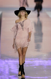 Blumarine+Spring+2002+LWcPIgZIbmCx.jpg