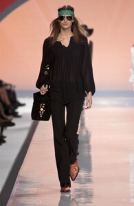 1582954915_Blumarine2002WomenRTW40.thumb.jpg.a767fcca73112868bf656cbfaa803d80.jpg