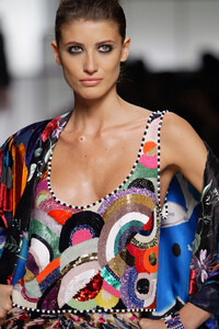 1604169276_EmanuelUngaro2003HauteCouture213.thumb.jpg.d312d1e30e533e3f16799833f0dcb442.jpg