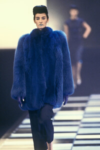 1636116412_Givenchy1998WomenRTW69.thumb.jpg.b93e78cdbefea2f07ae7c8e317056b70.jpg