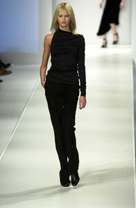 1638599244_MaxMara2001WomenRTWFW6.thumb.jpg.04f6a8001e6cf0661d51517752d1bf52.jpg