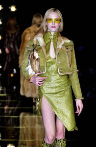 1647786211_ChristianDior2000WomenRTW55.thumb.jpg.be1dc06489ab23981f2fb85625e0bd13.jpg