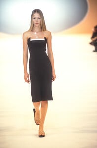 1649187550_PacoRabanne2002WomenRTW4.thumb.jpg.40936d439ea8d7de0535e31aefaf0ecb.jpg