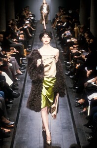 1649393642_Fendi1998WomenRTW41.thumb.jpg.5ec74eea88266aac1081b03768d75598.jpg