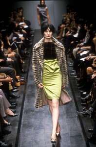 1681340322_Fendi1998WomenRTW142.thumb.jpg.b472fca07be319cdf4005eed87716051.jpg