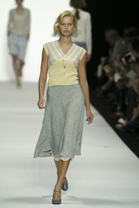 1686860351_MarcJacobs2004WomenRTW19.thumb.jpg.79e022ae3458969dab3005b5c735a395.jpg