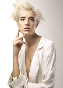 600f -agyness-deyn.jpg