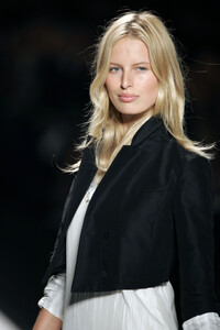1713825279_Chloe2005WomenRTW86.thumb.jpg.0be4ad727b0f43bddcc89cf1bc2c68c8.jpg
