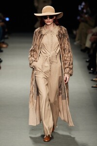 Louise Robert Alberta Ferretti Fall 2022 RTW MFW 1.jpg