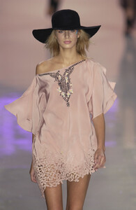 Blumarine+Spring+2002+YOcvicqiUL8x.jpg