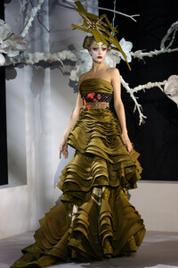 1773332098_ChristianDior2007HauteCouture130.thumb.jpg.9464de479cfe52b29be503935359218a.jpg