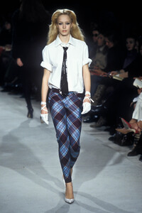 1773607861_Givenchy2000WomenRTW13.thumb.jpg.ab9412565048a0dfcae29052934c68ea.jpg