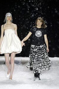 1773707793_JennyPackham2004WomenRTW87.thumb.jpg.8340a6a0ff0ea8547a17e2dd0e3c6e05.jpg