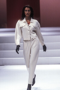 1779104554_LauraBiagiotti1992WomenRTW9.thumb.jpg.c433df21963719eb340ee6946b814f05.jpg