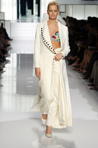 1800755_EmanuelUngaro2003HauteCouture31.thumb.jpg.6daf3159ce6e5bff4a2ddc4adfe659b2.jpg