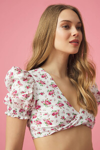 BANDI Twist Detailed Flower Patterned Crop Top_0002.jpg